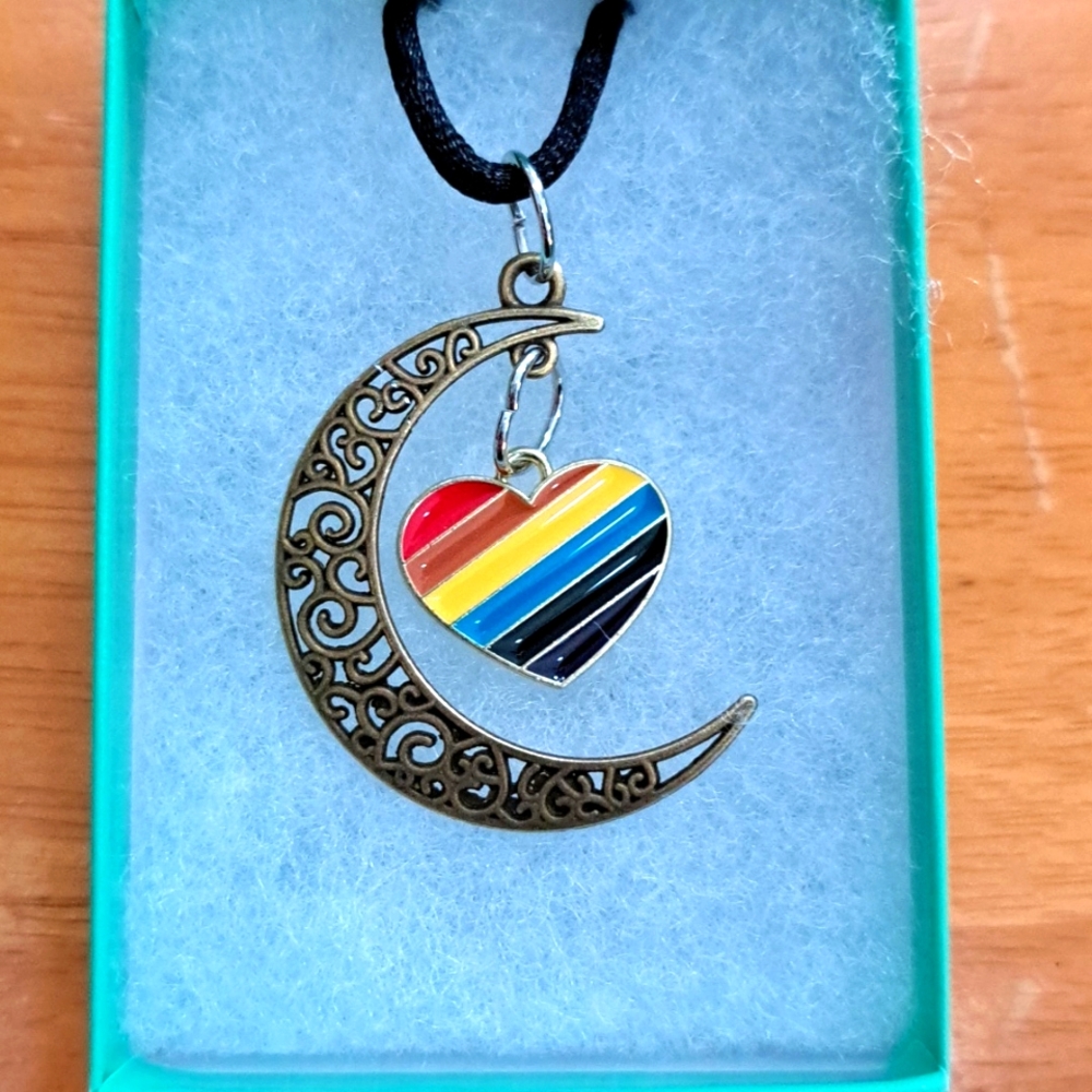🔥CLEARANCE! Crescent Moon Heart Necklace